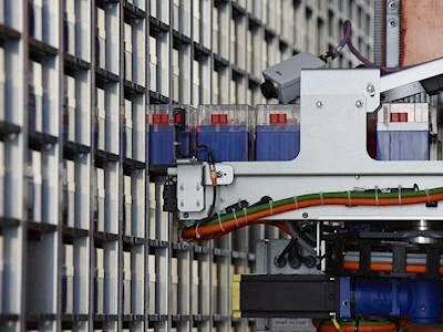 Sample types such as serum, plasma, buffy coat, whole blood and DNA can be stored in our automated freezing units, allowing for easy overview and access.